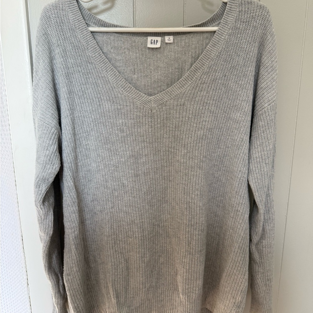 GAP Gray V-Neck Sweater Ribbed Knit